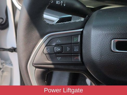 Used 2025 Jeep Grand Cherokee Laredo X w/ Luxury Tech Group I AWD/4WD image 16