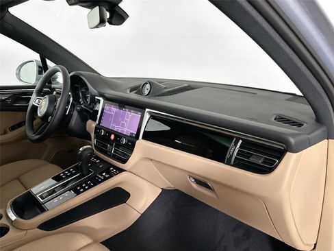 Certified 2025 Porsche Macan Turbo AWD/4WD image 30