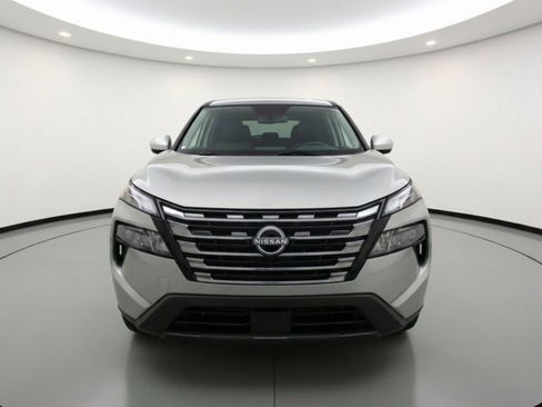 Used 2025 Nissan Rogue SV FWD image 2
