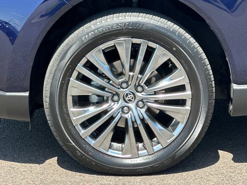 Used 2023 Toyota Venza AWD/4WD image 25