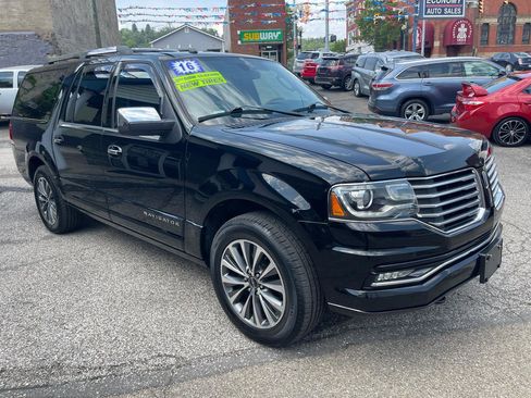 Used 2016 Lincoln Navigator L Select AWD/4WD image 4