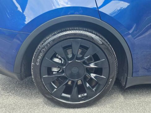 Used 2022 Tesla Model Y Long Range AWD/4WD image 16