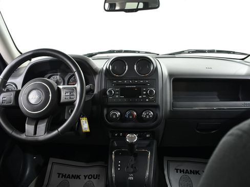 Used 2015 Jeep Patriot Latitude AWD/4WD image 7