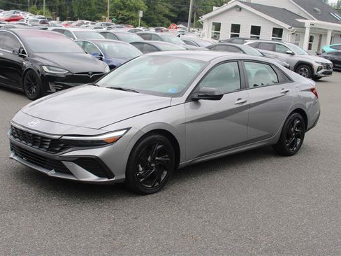 Used 2026 Hyundai Elantra Sport FWD image 4
