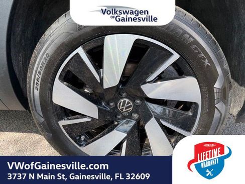 Used 2025 Volkswagen Atlas Cross Sport SE AWD/4WD image 29