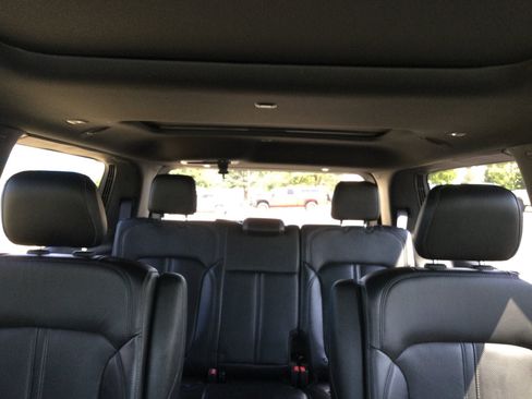 Used 2022 Jeep Wagoneer Series III w/ Premium Group I AWD/4WD image 29