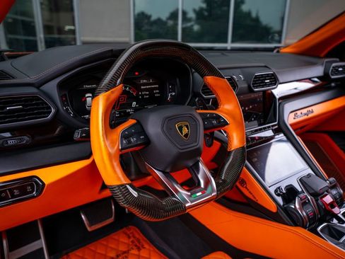 Used 2022 Lamborghini Urus AWD/4WD image 45