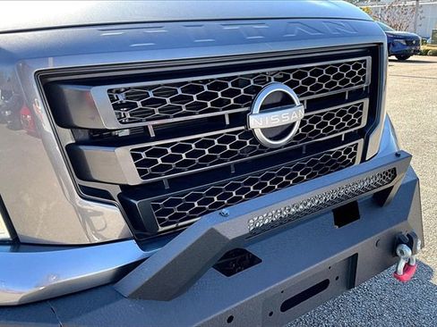 Used 2024 Nissan Titan SV w/ SV Convenience Package image 28