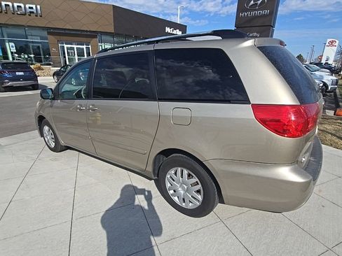 Used 2008 Toyota Sienna LE image 2