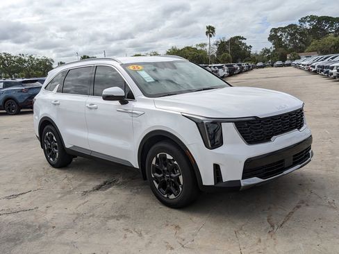 Certified 2025 Kia Sorento S image 2