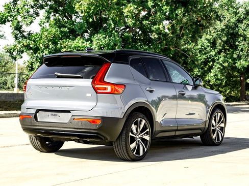 Used 2021 Volvo XC40 P8 Recharge image 5