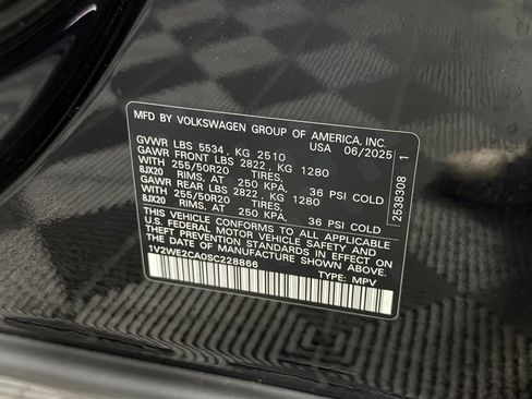 Used 2025 Volkswagen Atlas Cross Sport SE FWD image 36