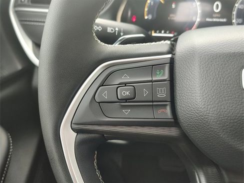 New 2025 Jeep Grand Cherokee Altitude image 19