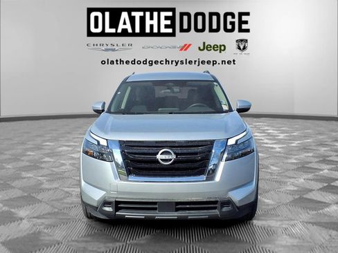 Used 2025 Nissan Pathfinder SV AWD/4WD image 33