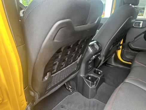Used 2019 Jeep Wrangler Unlimited Rubicon w/ Cold Weather Group AWD/4WD image 20