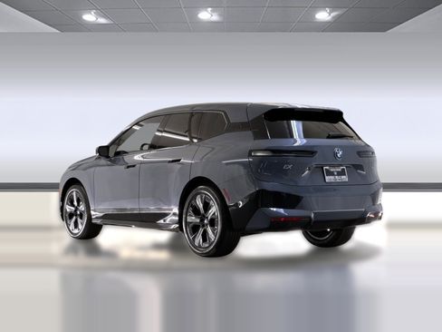 Used 2023 BMW iX xDrive50 w/ Sport Package AWD/4WD image 3