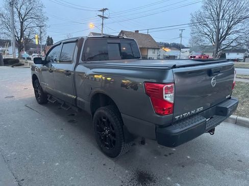 Used 2017 Nissan Titan SV image 6