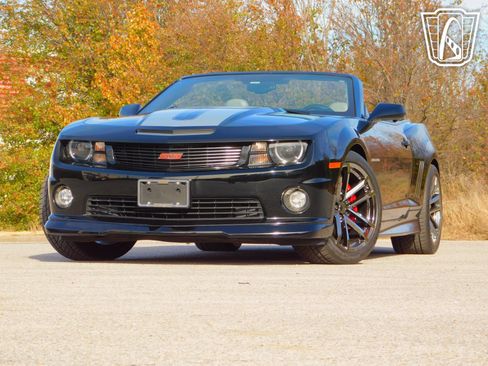 Used 2011 Chevrolet Camaro SS image 2