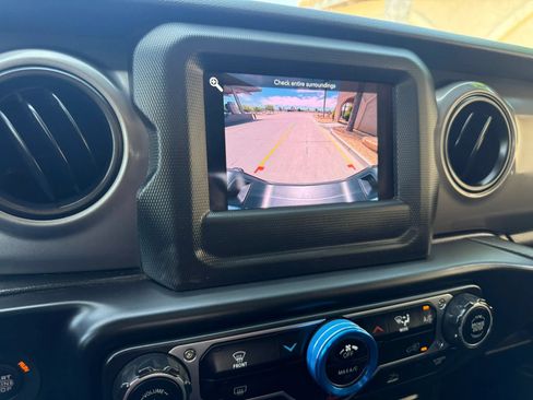 Used 2022 Jeep Gladiator Sport AWD/4WD image 21