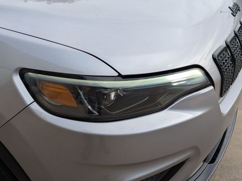 Used 2019 Jeep Cherokee Latitude Plus image 10