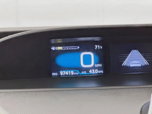 Used 2017 Toyota Prius One FWD image 18