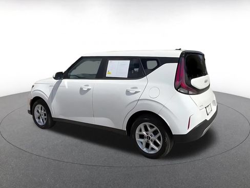 Used 2025 Kia Soul LX w/ LX Technology Package FWD image 9