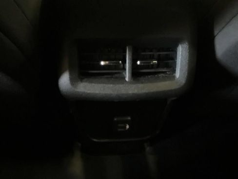 Used 2021 Chevrolet Equinox LT FWD image 28