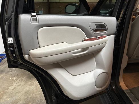 Used 2010 Chevrolet Tahoe LTZ AWD/4WD image 28