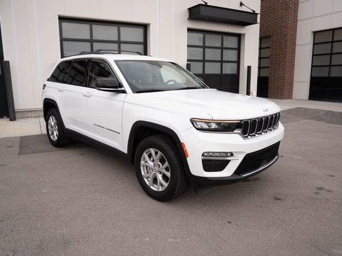 Used 2023 Jeep Grand Cherokee Limited AWD/4WD image 9