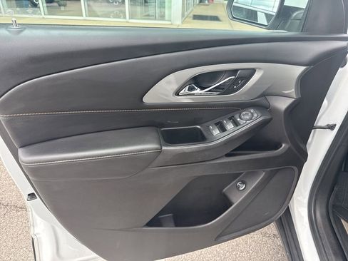 Used 2021 Chevrolet Traverse LT FWD image 12