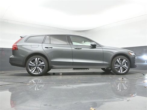 New 2026 Volvo V60 B5 Cross Country Plus w/ Protection Package Premier image 44