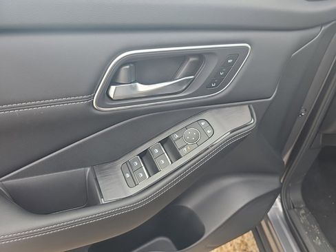 New 2026 Nissan Rogue Platinum image 16