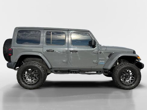 Used 2021 Jeep Wrangler Unlimited Sahara w/ Cold Weather Group AWD/4WD image 8