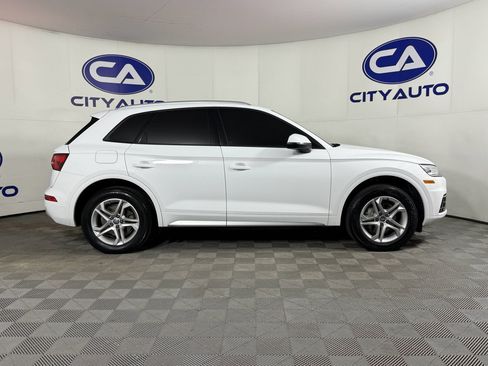 Used 2018 Audi Q5 Premium w/ Convenience Package image 3