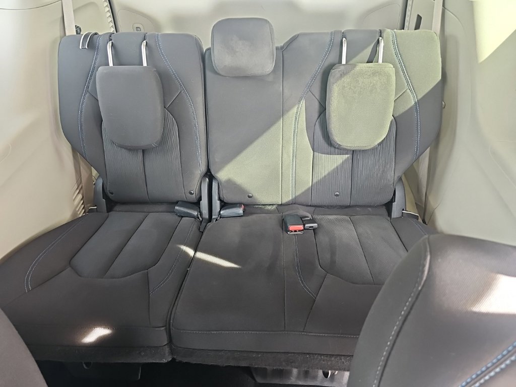 Used 2021 Chrysler Pacifica Touring FWD image 29