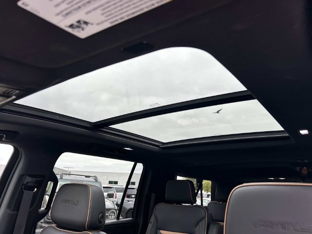 Used 2022 GMC Yukon XL AT4 w/ Technology Package AWD/4WD image 37