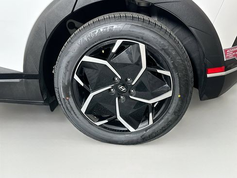 Used 2024 Hyundai Ioniq 5 SEL image 11