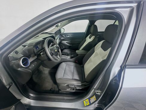 Used 2024 Chevrolet Trax LS FWD image 13