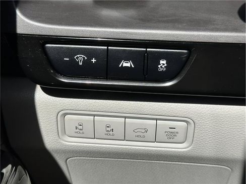 Used 2022 Kia Carnival EX FWD image 28