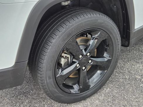 Used 2024 Jeep Grand Cherokee L Limited w/ Black Appearance Package AWD/4WD image 8