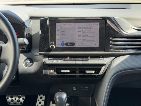 Used 2025 Toyota Camry Hybrid image 13