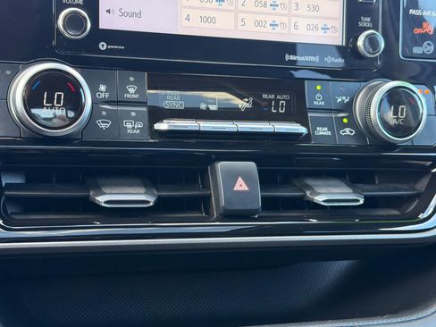 Certified 2020 Toyota Highlander XLE image 21