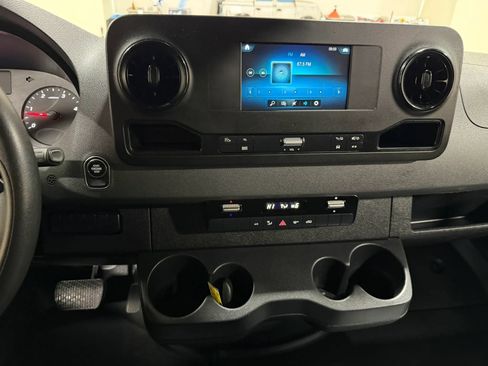Used 2020 Mercedes-Benz Sprinter 2500 image 37