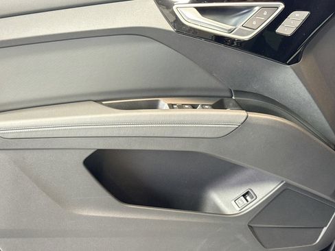 Used 2025 Audi Q4 e-tron Premium w/ Convenience Package image 16