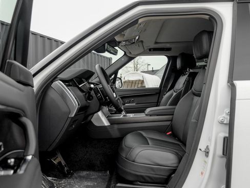 New 2025 Land Rover Range Rover SE image 9