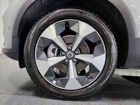 Used 2024 Volvo XC40 B5 Plus AWD/4WD image 5