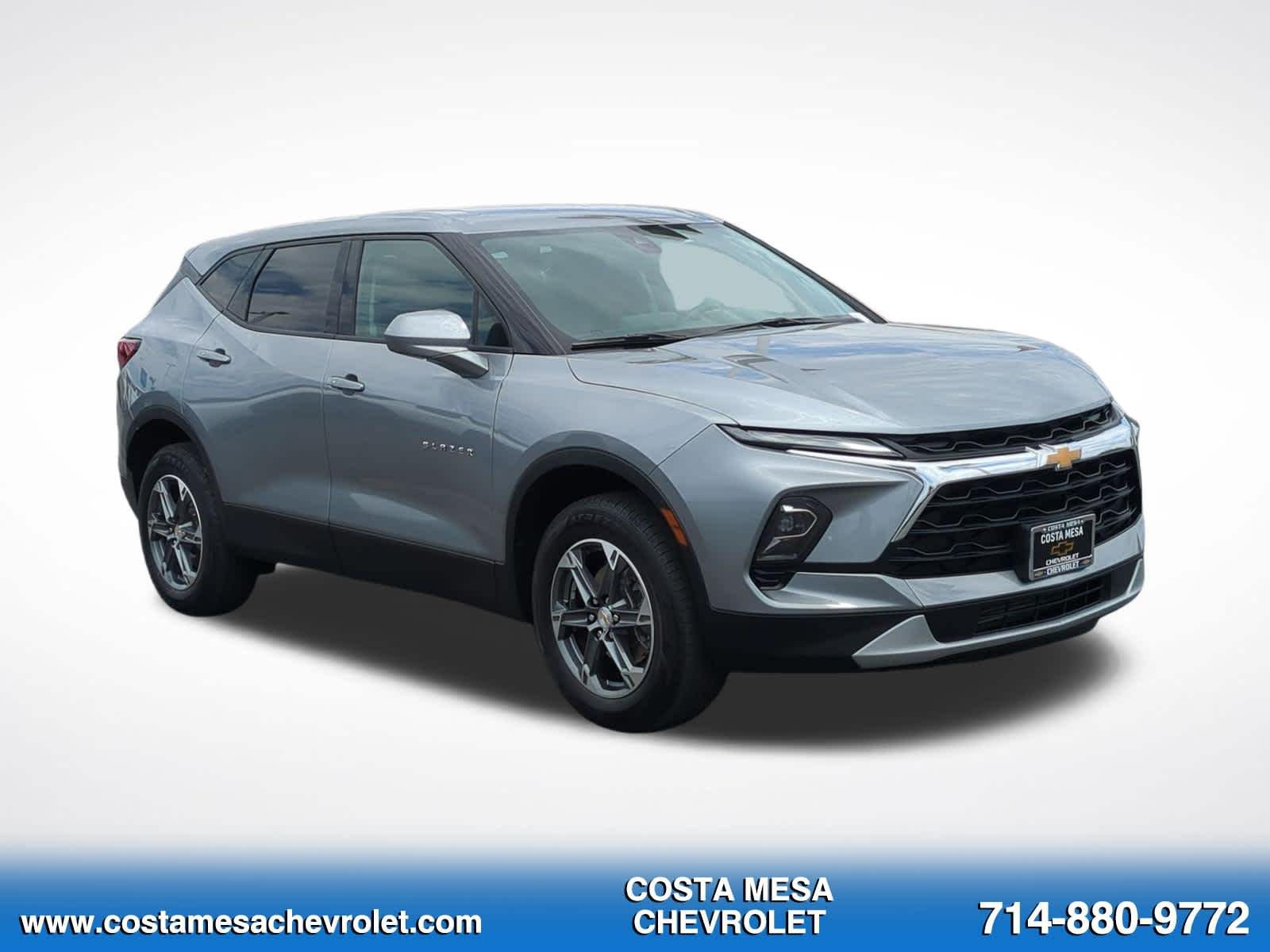 Used 2025 Chevrolet Blazer LT FWD image 3