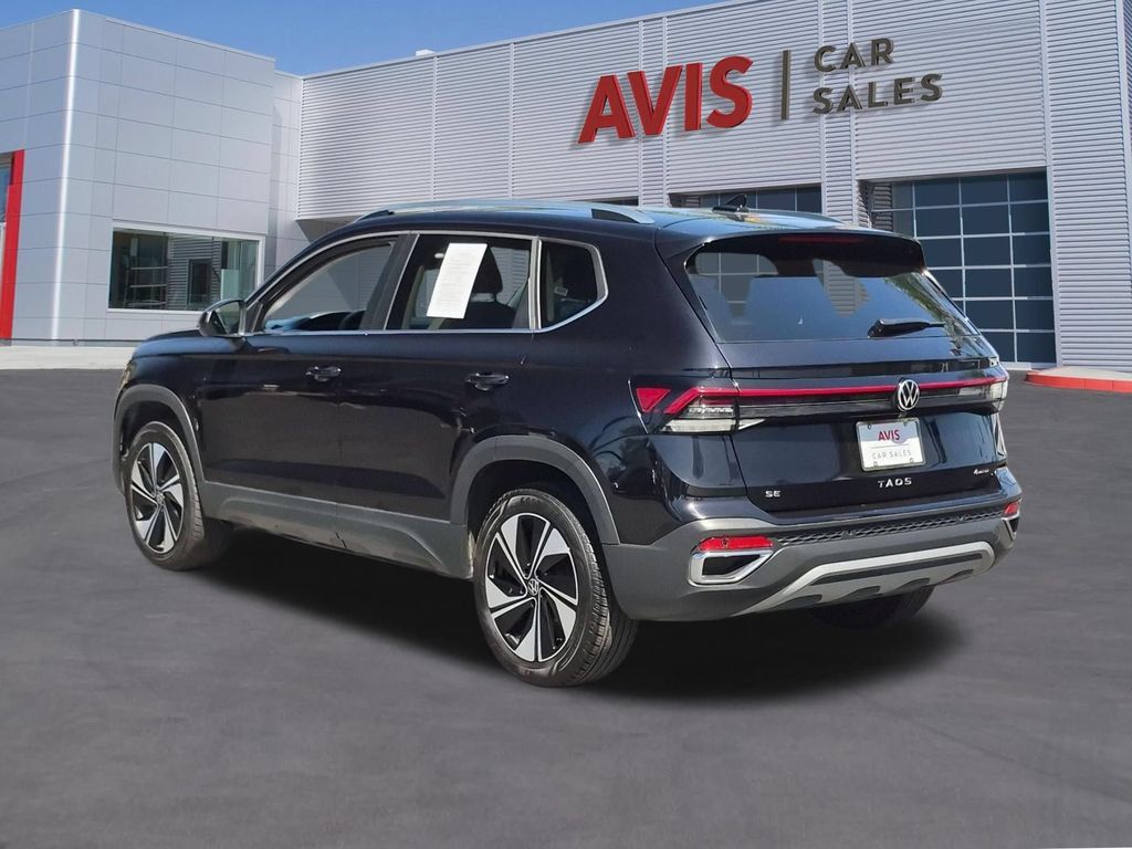 Used 2025 Volkswagen Taos SE AWD/4WD image 9