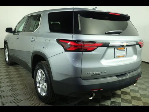 Used 2023 Chevrolet Traverse LS image 13