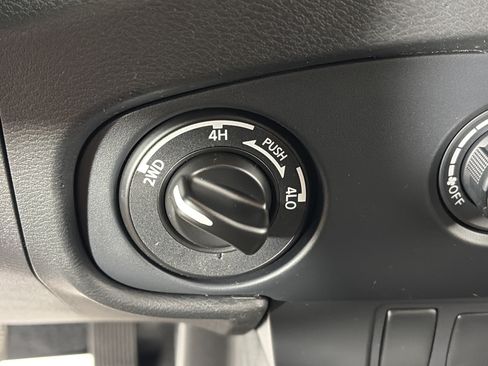 Used 2022 Nissan Frontier SV w/ Technology Package AWD/4WD image 22